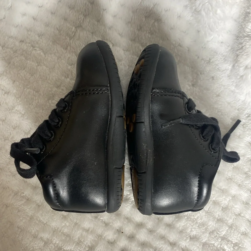 Stride rite leather baby shoes